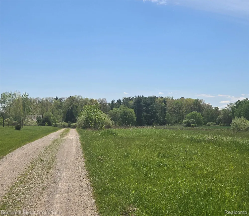 6827 Lapeer Road Kimball Township, MI 48074