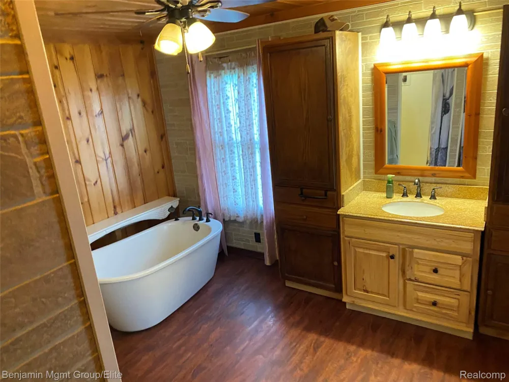6827 Lapeer Road Kimball Township, MI 48074