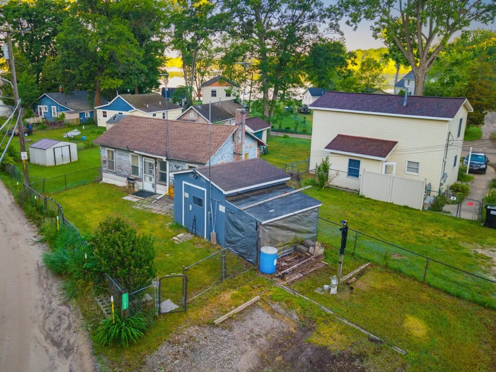 11106 Patterson Lake Drive Putnam Township, MI 48169