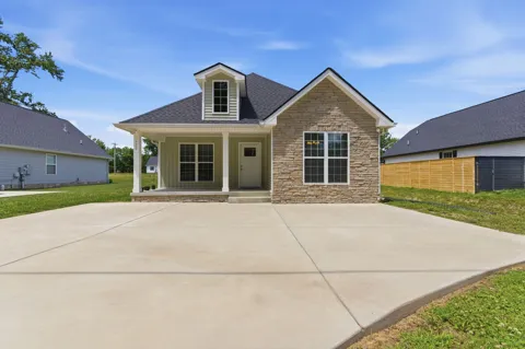 120 Mazie Dr