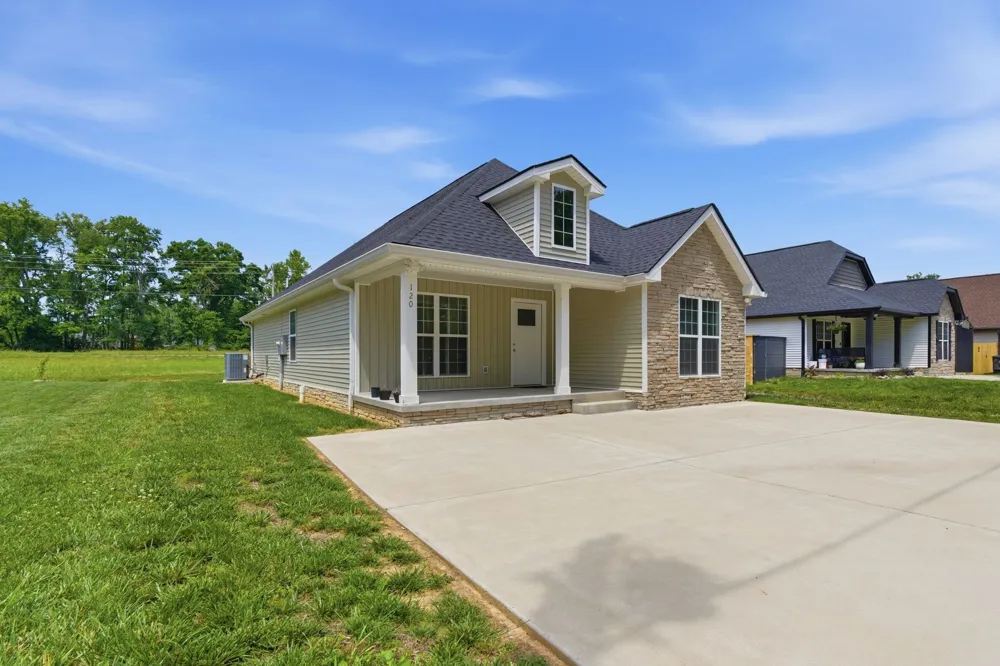 120 Mazie Dr Lafayette, TN 37083