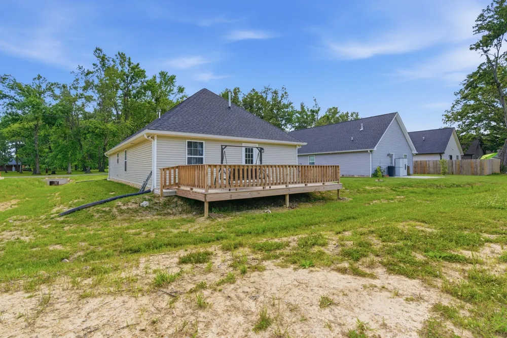 120 Mazie Dr Lafayette, TN 37083