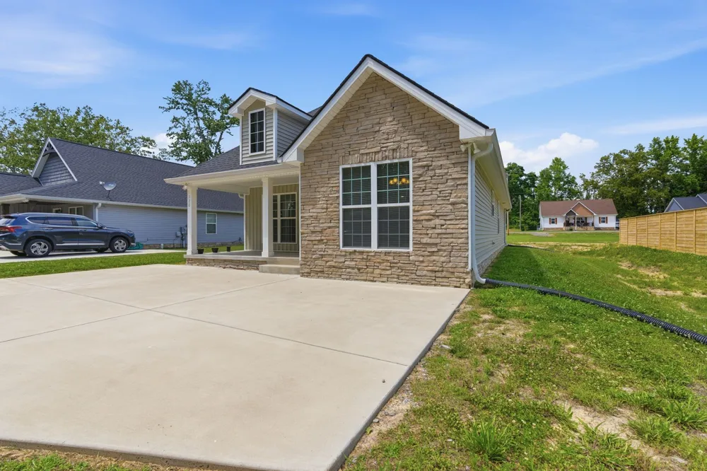 120 Mazie Dr Lafayette, TN 37083