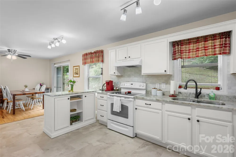 125 Round Mountain Road Brevard, NC 28747