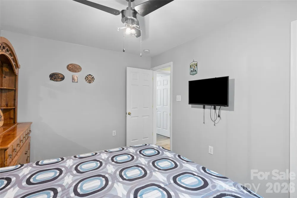 125 Round Mountain Road Brevard, NC 28747