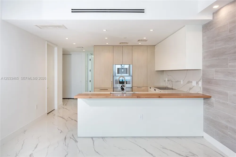 15701 E COLLINS #1403 Sunny Isles Beach, FL 33160