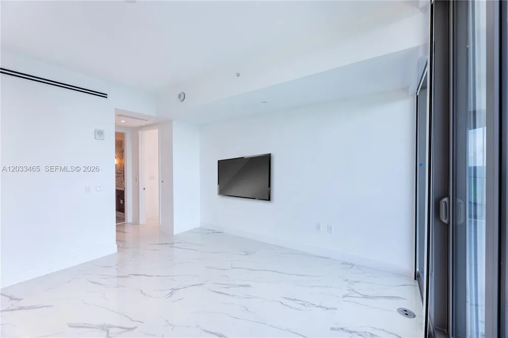 15701 E COLLINS #1403 Sunny Isles Beach, FL 33160