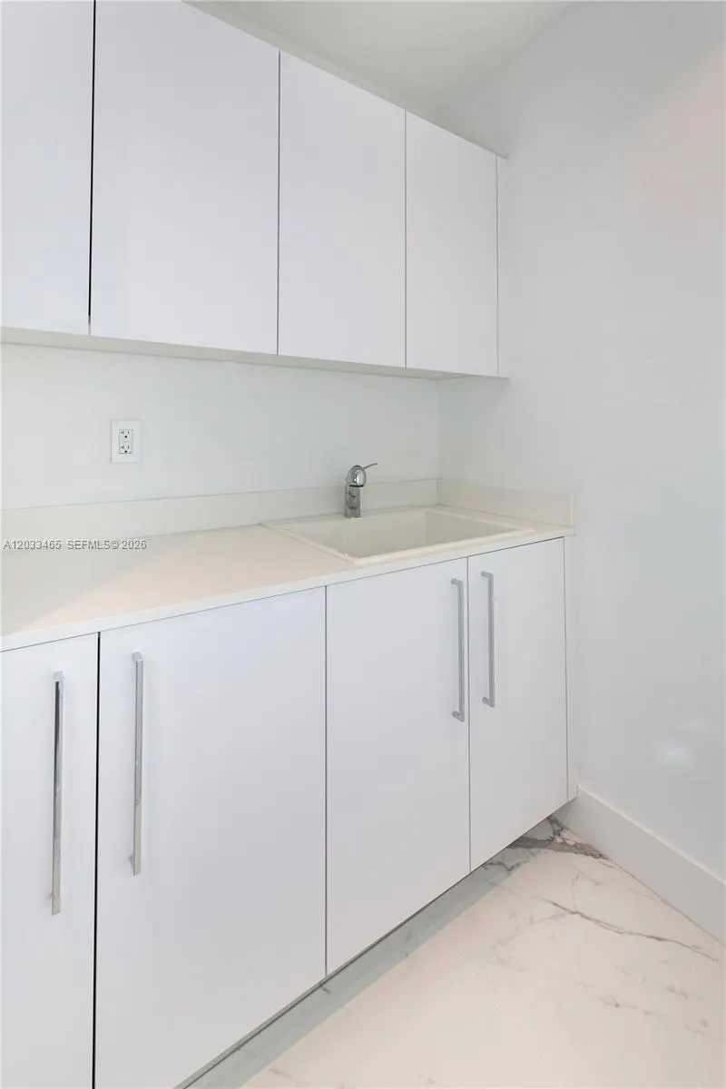 15701 E COLLINS #1403 Sunny Isles Beach, FL 33160