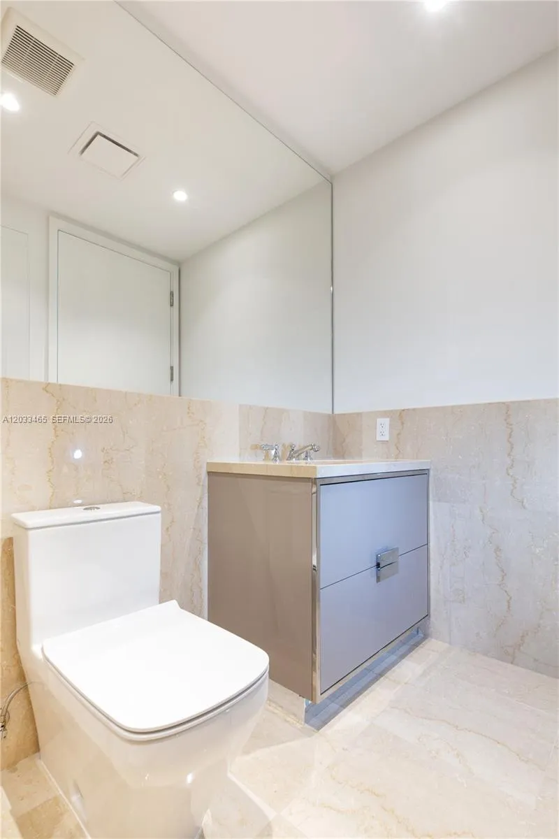 15701 E COLLINS #1403 Sunny Isles Beach, FL 33160