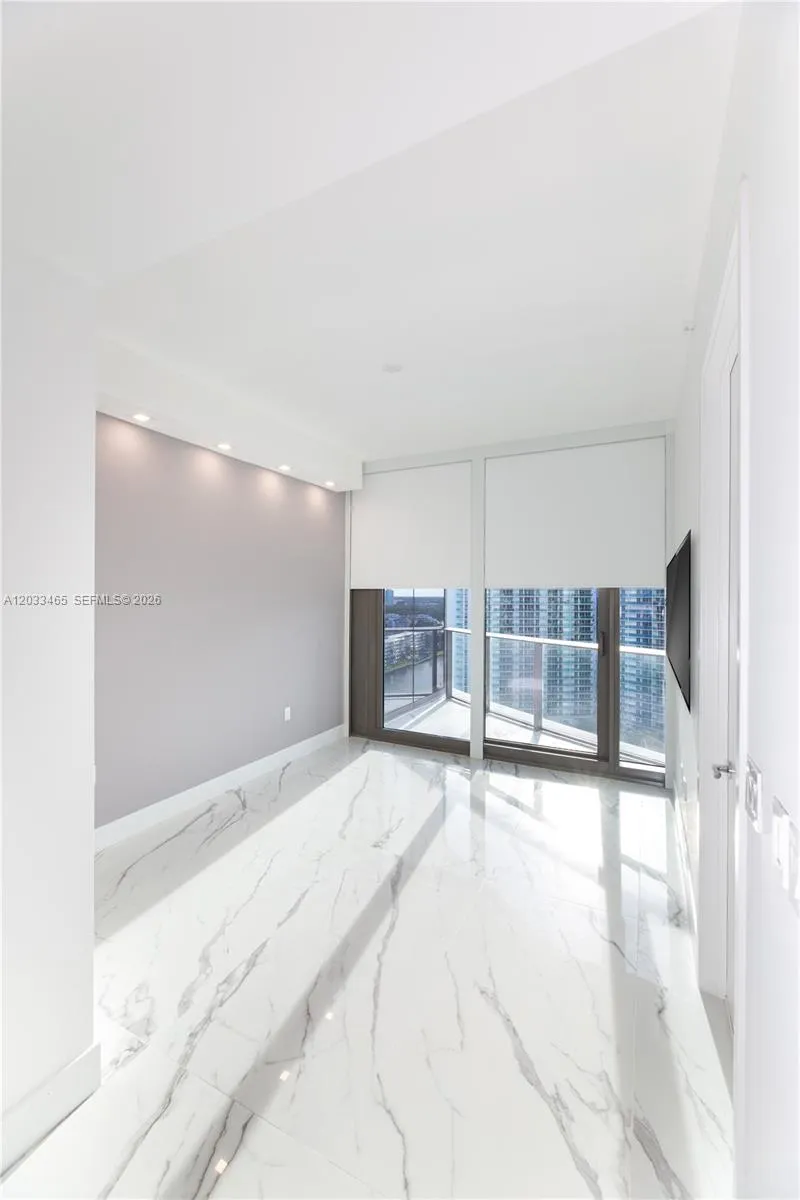 15701 E COLLINS #1403 Sunny Isles Beach, FL 33160