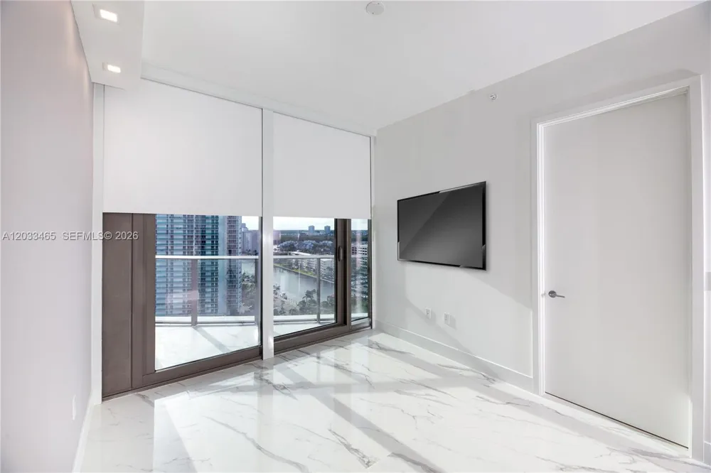 15701 E COLLINS #1403 Sunny Isles Beach, FL 33160