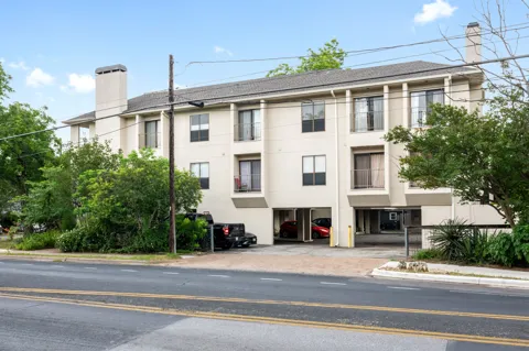 409 E 38th Street #101
