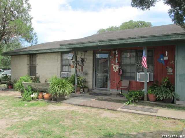 807 W INEZ ST Beeville, TX 78102