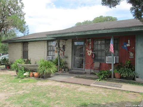 807 W INEZ ST