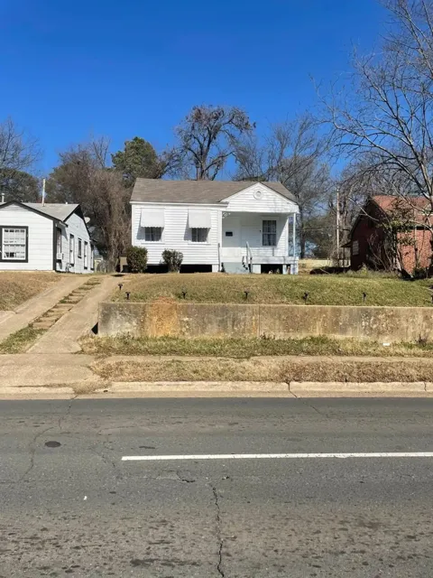 3548 Lakeshore Drive