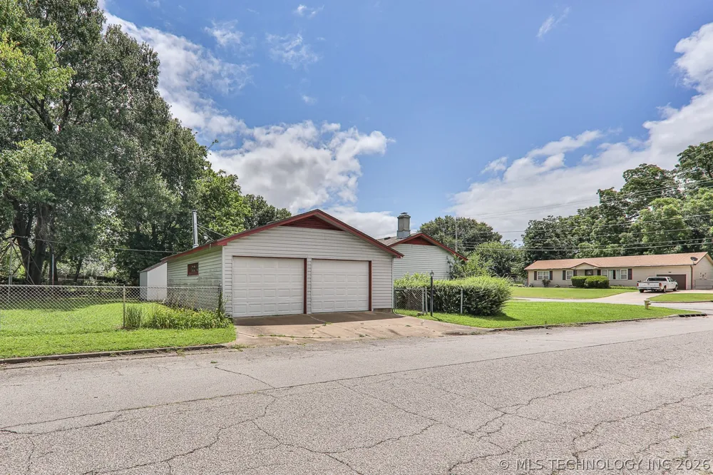 1721 E 13th Street Okmulgee, OK 74447
