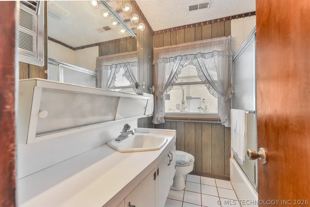 1721 E 13th Street Okmulgee, OK 74447