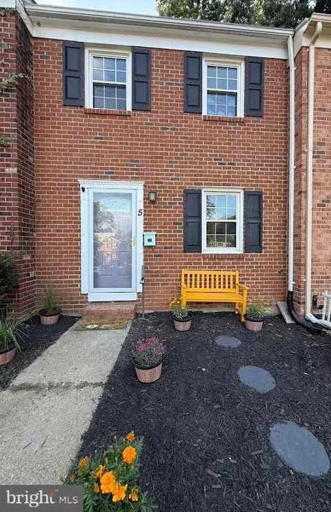 5 BENTLEY COURT