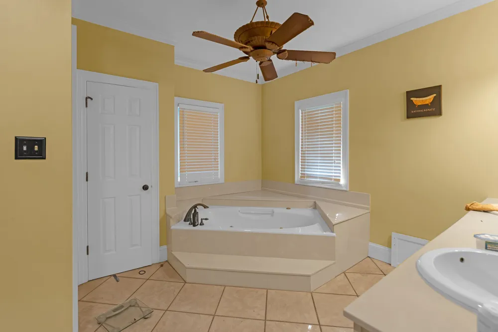 10065 E Country Way Dr Cordova, TN 38018