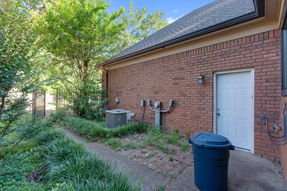 10065 E Country Way Dr Cordova, TN 38018