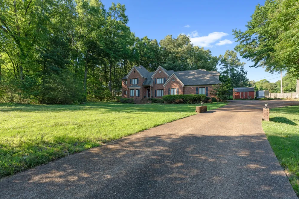 10065 E Country Way Dr Cordova, TN 38018