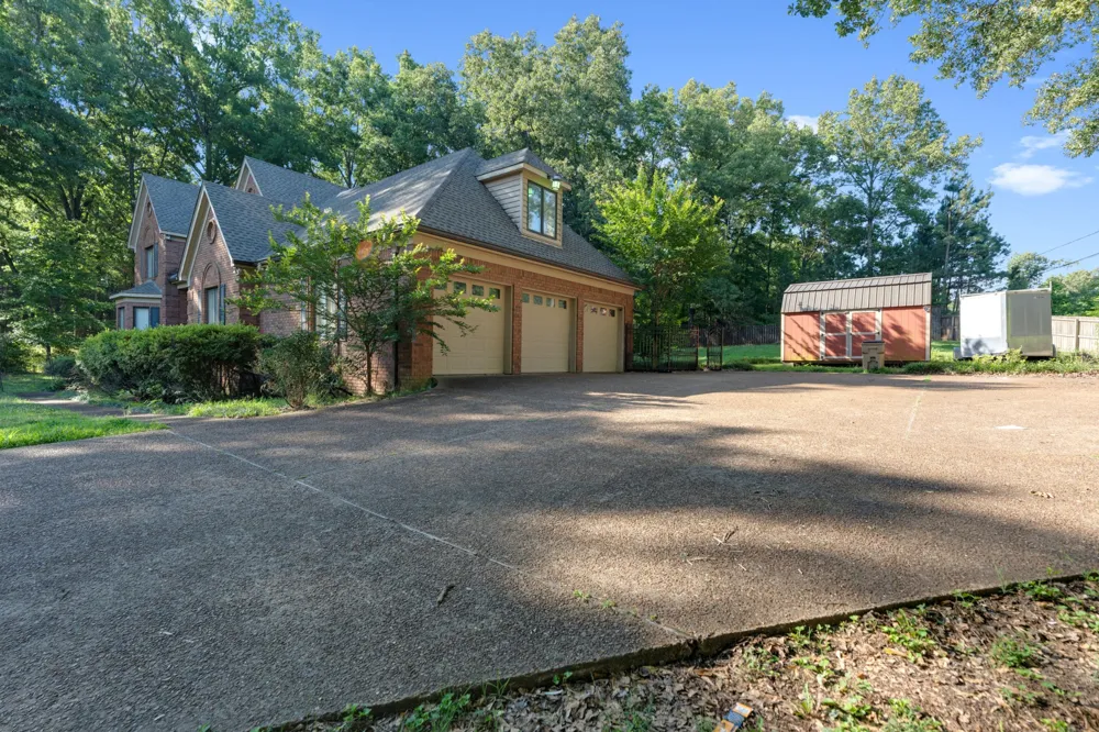 10065 E Country Way Dr Cordova, TN 38018