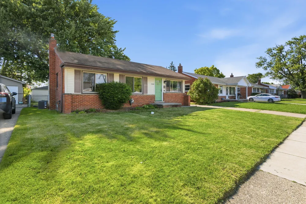 28604 Bohn Street Roseville, MI 48066