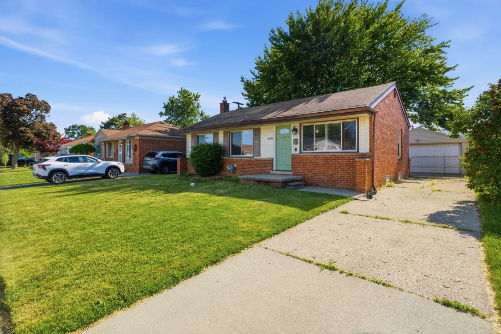 28604 Bohn Street Roseville, MI 48066