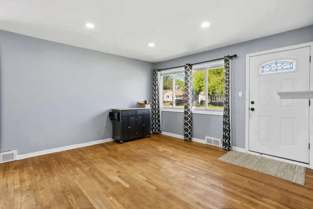 28604 Bohn Street Roseville, MI 48066
