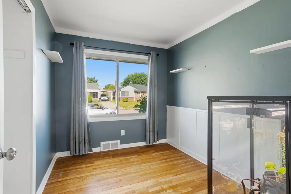 28604 Bohn Street Roseville, MI 48066