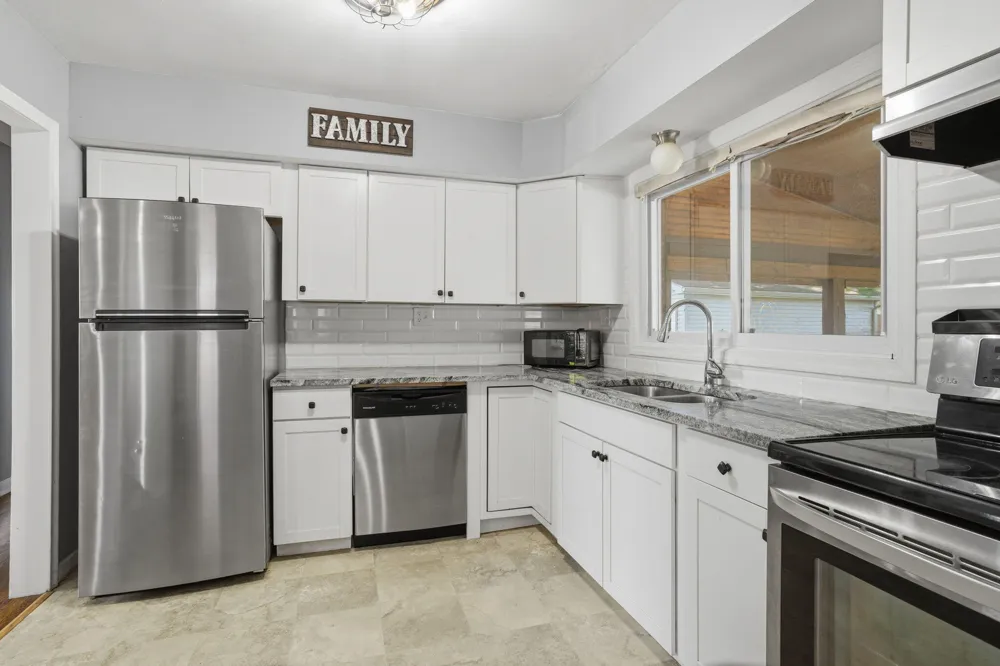 28604 Bohn Street Roseville, MI 48066