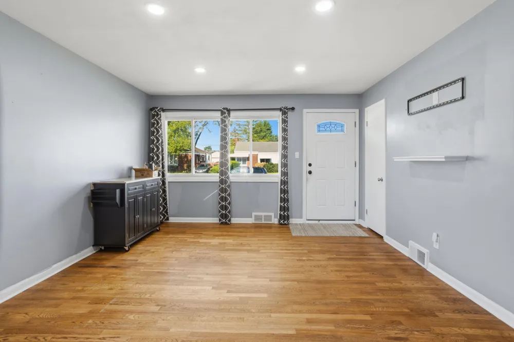 28604 Bohn Street Roseville, MI 48066