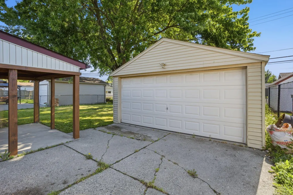 28604 Bohn Street Roseville, MI 48066
