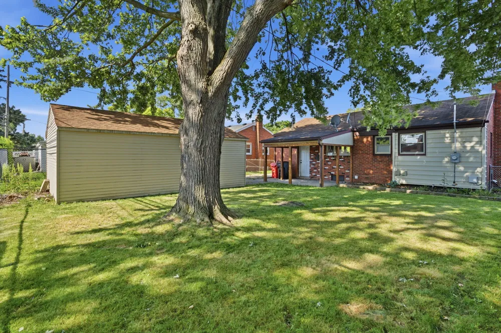 28604 Bohn Street Roseville, MI 48066