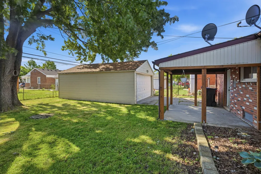 28604 Bohn Street Roseville, MI 48066