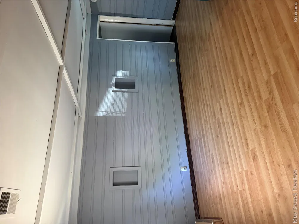 933 Myrtle Avenue Waterford Charter Township, MI 48328