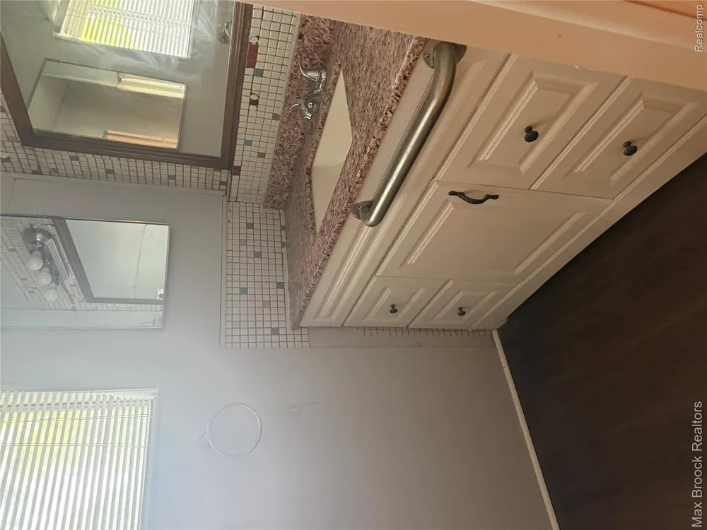933 Myrtle Avenue Waterford Charter Township, MI 48328