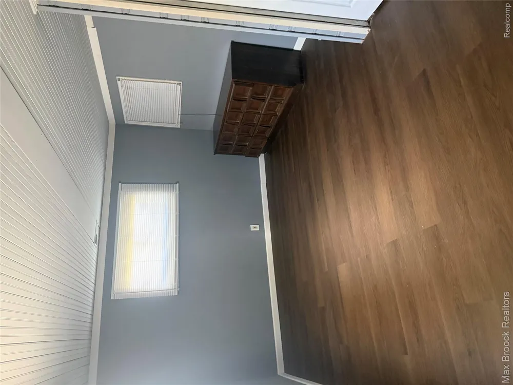 933 Myrtle Avenue Waterford Charter Township, MI 48328