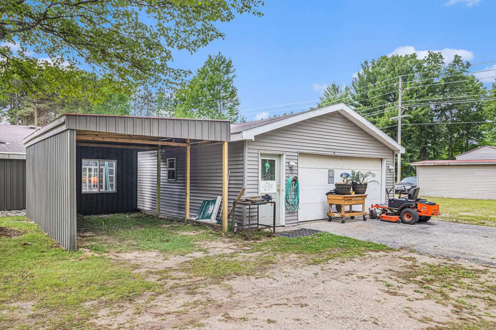 19030 W Almy Road Reynolds Township, MI 49329