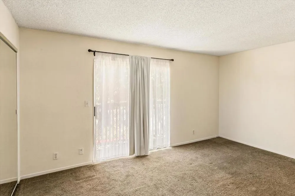 103 Mission Drive East Palo Alto, CA 94303