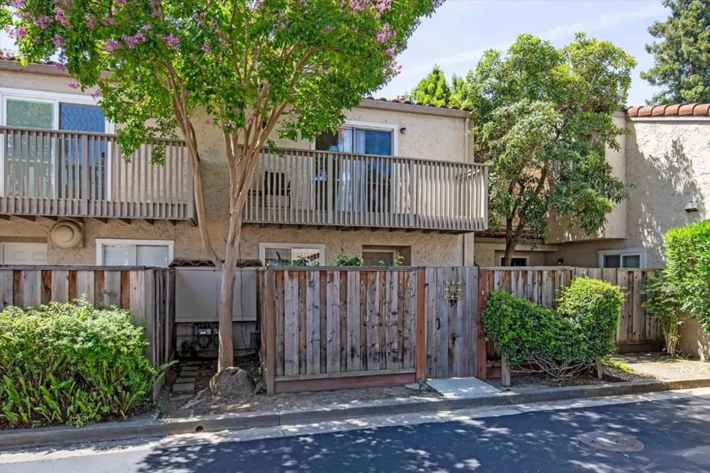 103 Mission Drive East Palo Alto, CA 94303