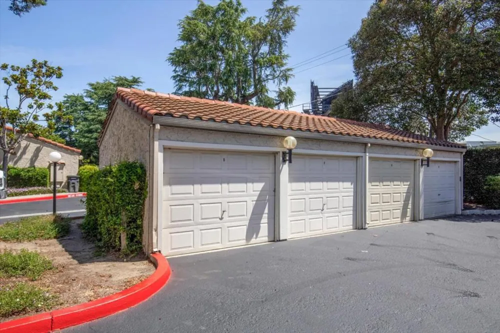 103 Mission Drive East Palo Alto, CA 94303