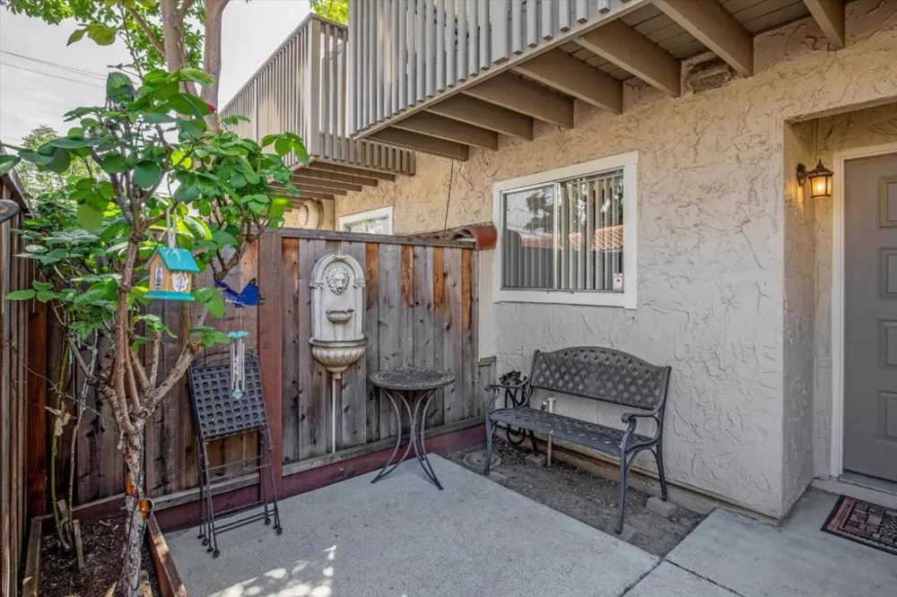 103 Mission Drive East Palo Alto, CA 94303