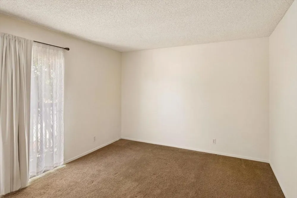103 Mission Drive East Palo Alto, CA 94303