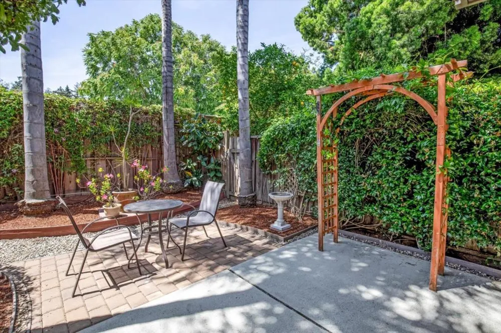 103 Mission Drive East Palo Alto, CA 94303