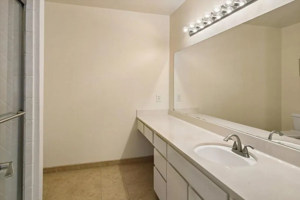 103 Mission Drive East Palo Alto, CA 94303