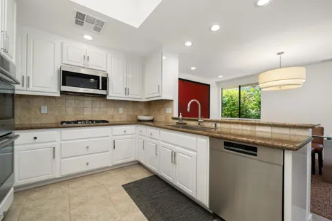 7 Dartmouth Drive