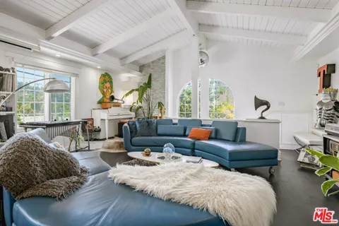 2225 Cahuenga Boulevard