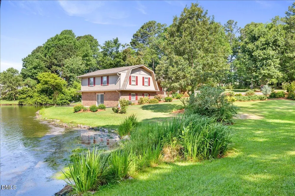 200 Edgewater Drive Broadway, NC 27505