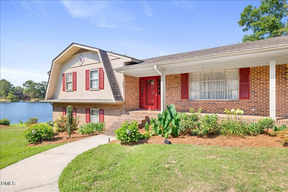 200 Edgewater Drive Broadway, NC 27505